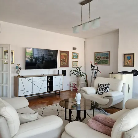 Pasha Apartman דירה *