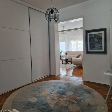 דירה Pasha Apartman