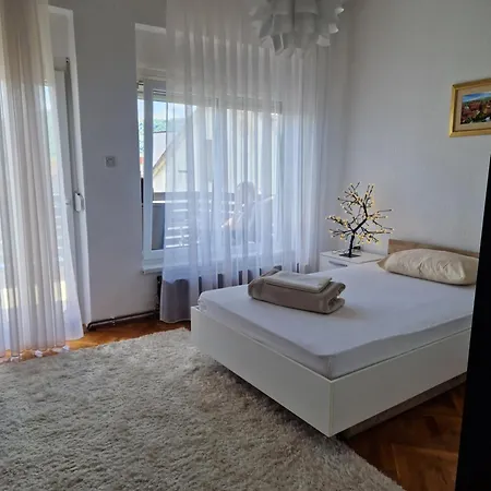 דירה Pasha Apartman
